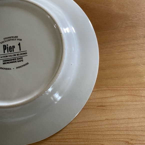 Pier1 Assiettes Watercolor Blooms Purple and Yellow Set Of 2 Ceramic 8”Plates - Picture 13 of 14